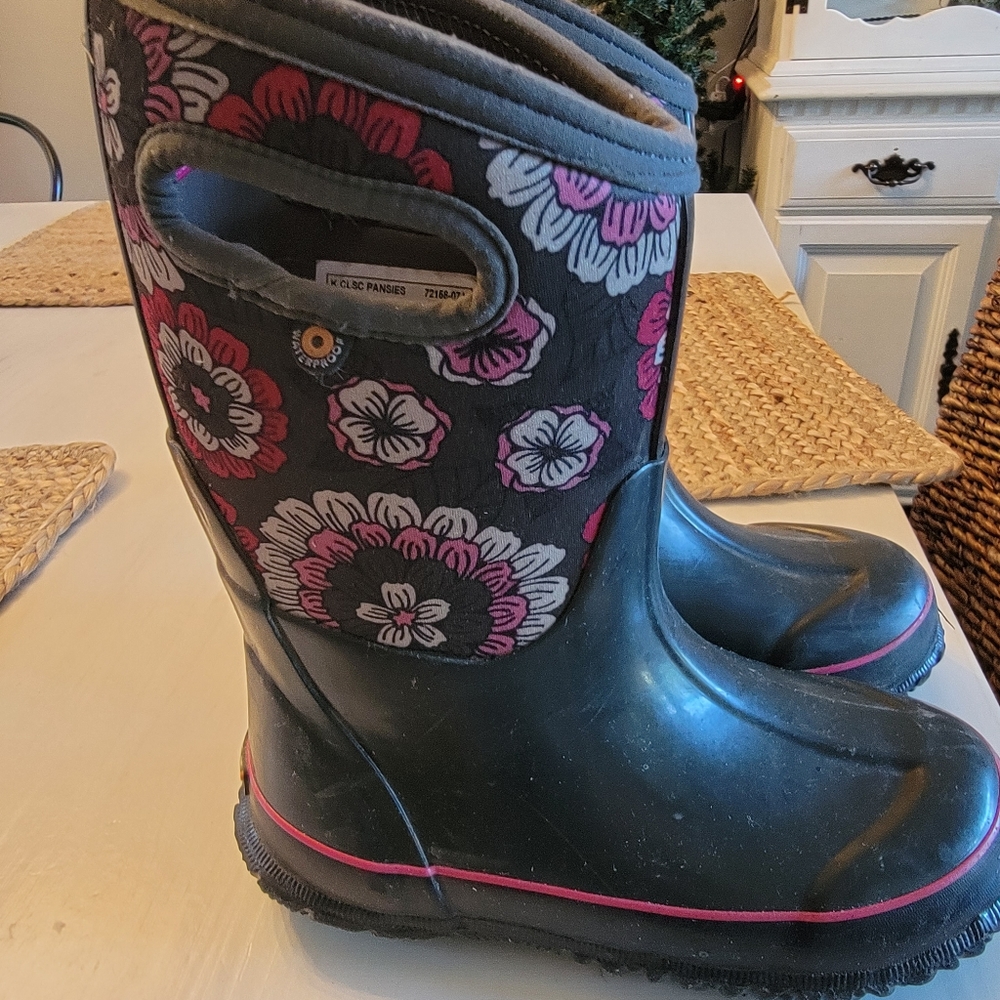 Girl's Bogs winter boots, size 1